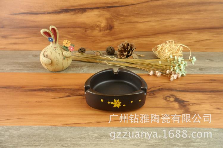 日式枫叶三角形陶瓷烟灰缸 厂家批发与个性化定制指南